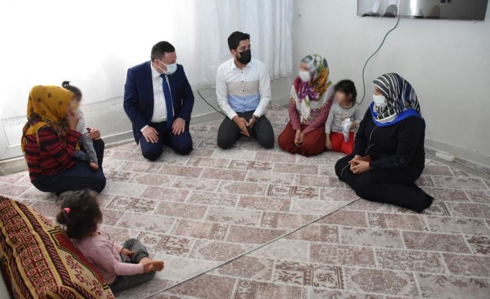 Başkan Beyoğlu, Dünya Yetimler Gününde 4 yetimi olan aileye kol kanat oldu