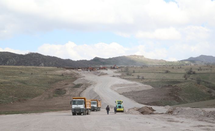 Başkan Büyükkılıç Hacılar, Hisarcık, Develi ve Erciyes’i ilgilendiren yol çalışmasını denetledi