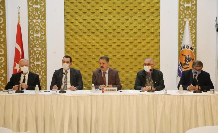 Başkan Deveci: “Kimseyi kimseye muhtaç etmeden aşmaya çalışacağız”