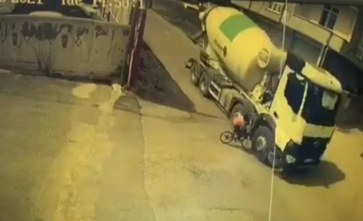 Batman’da bisiklet kullanan çocuk beton mikserin altına kalmaktan son anda kurtuldu
