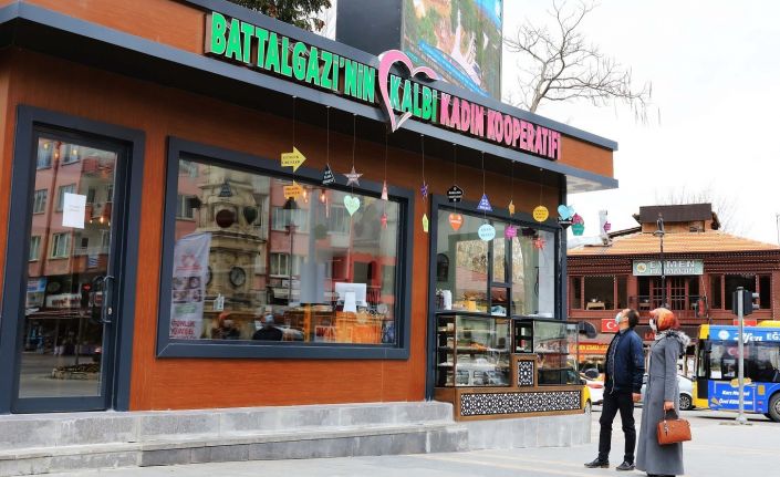 Battalgazi’nin Kalbi Kadın Kooperatifi Kafe Market büyük ilgi görüyor