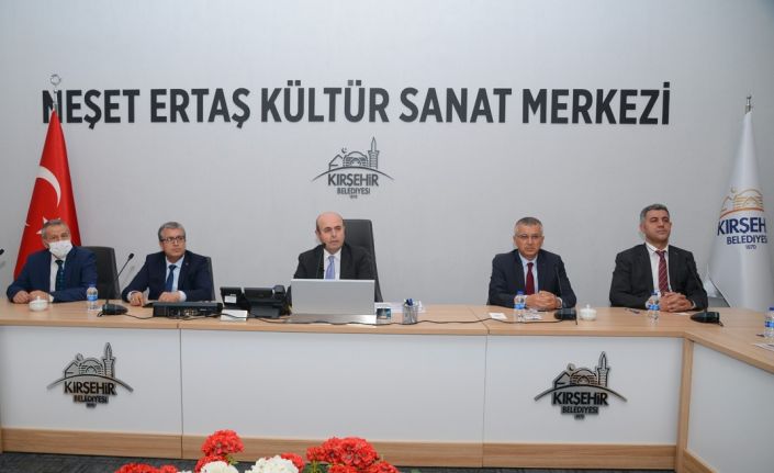 Belediye Başkanı Ekicioğlu, “Önceki dönem işlerle birlikte yeni projeler hayata geçiriyoruz”