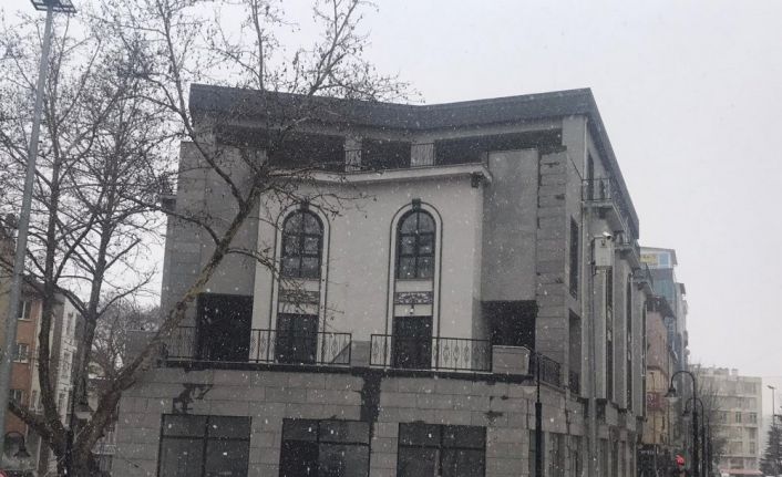 Belediyeye ait ticaret merkezi 16 milyon 600 bin liraya satıldı