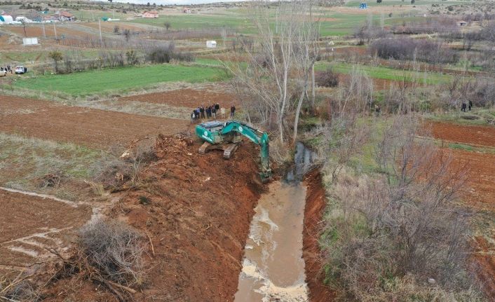 Beyşehir’in akarsularında rusubat temizliği