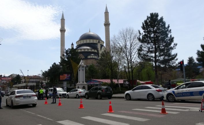 Bingöl’de yoğun olan caddeler kısıtlamayla sessizliğe büründü