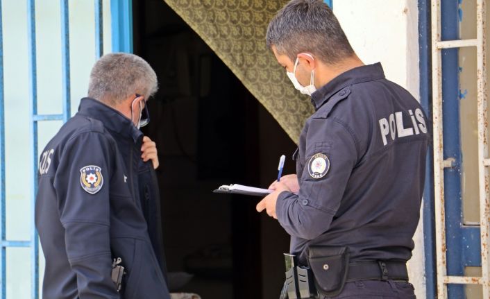 Bir hafta önce öldü sanılıp kapısına gelen polislere "Ben iyiyim" diyen adam ölü bulundu