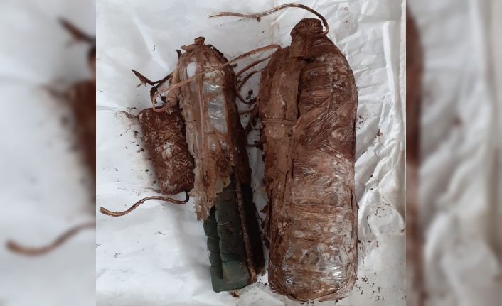 Bitlis kırsalında teröristlerce toprağa gizlenmiş 4 adet EYP ele geçirildi