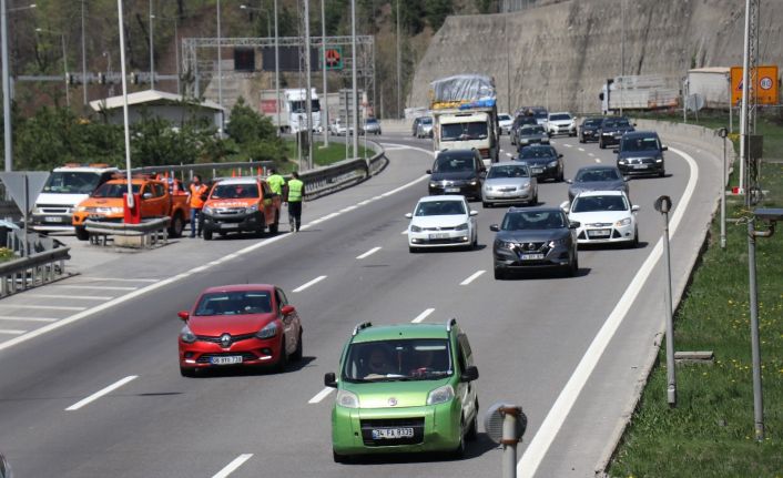 Bolu Dağı’nda yol yapım ve araç arızaları yoğun trafik oluşturuyor