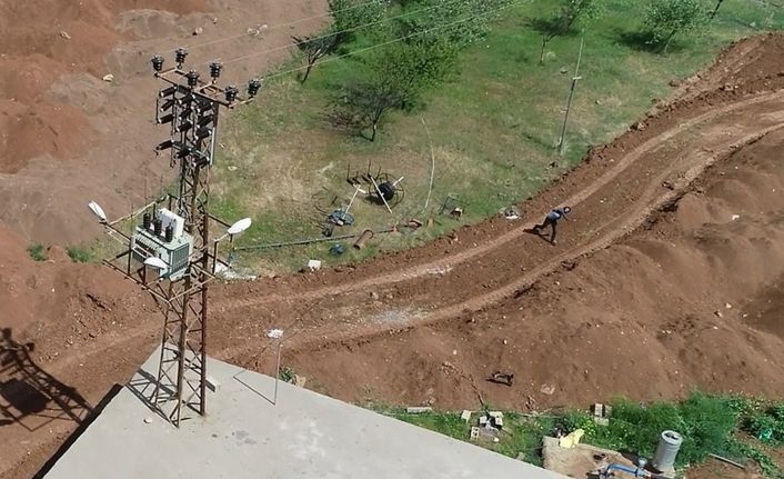 Bu kadarına da pes: Kaçak kullanımı tespit için havalanan droneyi taşladılar