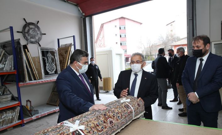 Büyükkılıç el emeği göz nuru ürünlerin yer aldığı e38’i yerinde inceledi