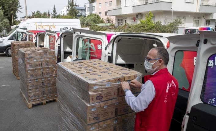 Büyükşehir Belediyesi, üreticiden aldığı 10 ton kuş üzümünü 200 bin çocuğa dağıtacak
