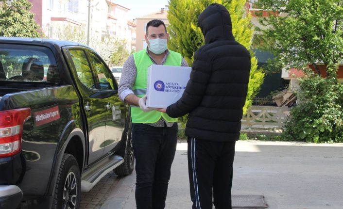 Büyükşehir’den 7 ilçeye gıda yardımı