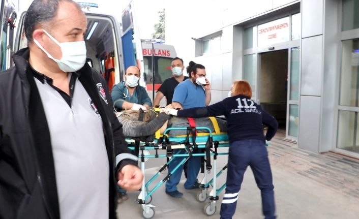 Çatıda babasına yardım etmek isterken düşerek ağır yaralandı