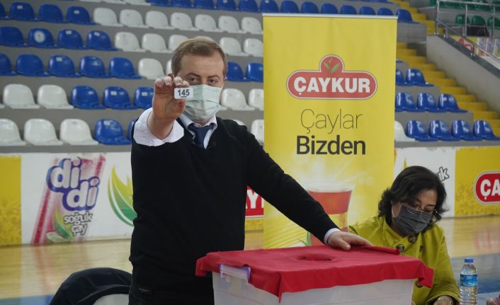 ÇAYKUR’da 300 mevsimlik işçi kadrosu için 35 bin 412 kişi yarıştı