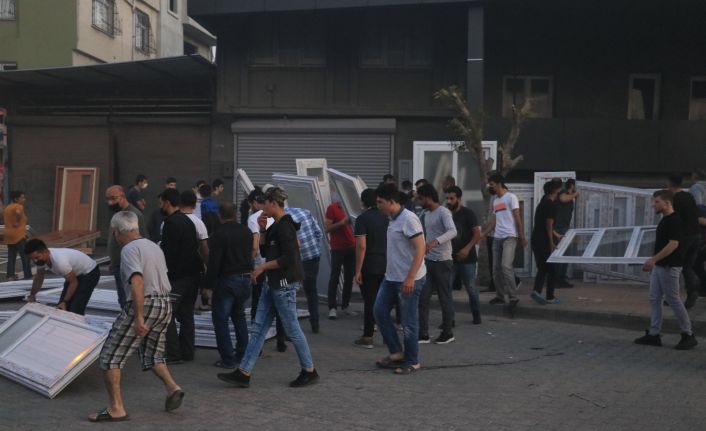 Çelik kapı, PVC kapı ve pencere üretilen atölye yangında kül oldu