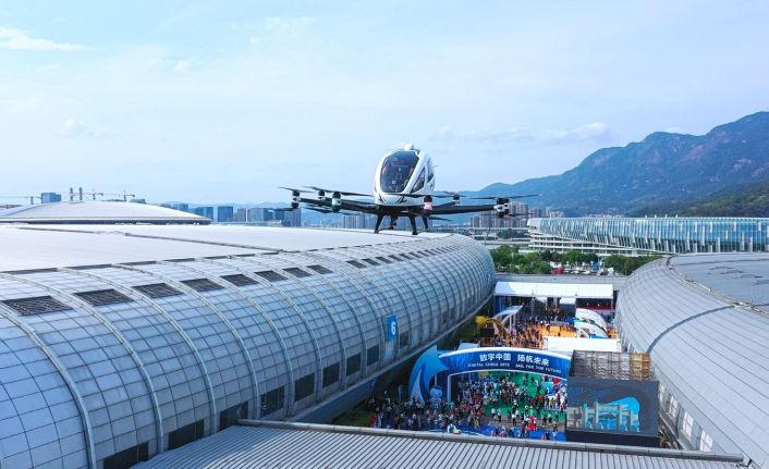 Çin’de sürücüsüz drone taksi 2 yolcusuyla uçtu