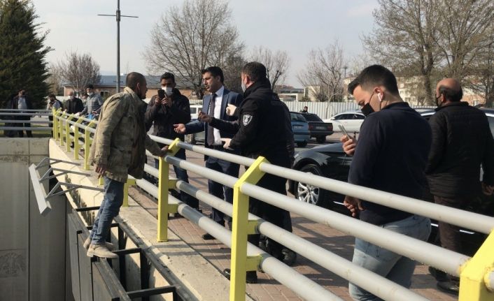 Çocuğunu göremediği iddiasıyla altıncı kez köprüden atlamaya çalıştı