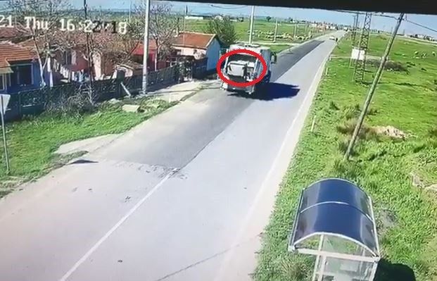 Çöple götürülen konteyner iki belediye arasında krize neden oldu: Olay anı saniye saniye kamerada