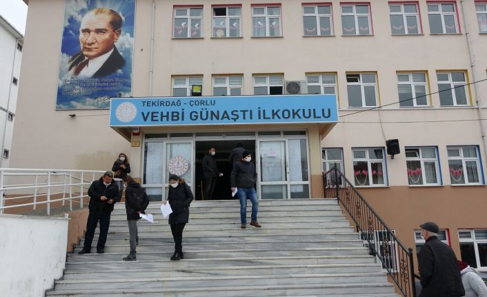 Çorlu’da binlerce kişi Bulgaristan seçimleri için sandık başına gitti