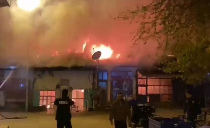 Çorum’da korkutan yangın: 4 dükkan yandı, 3’ü zarar gördü
