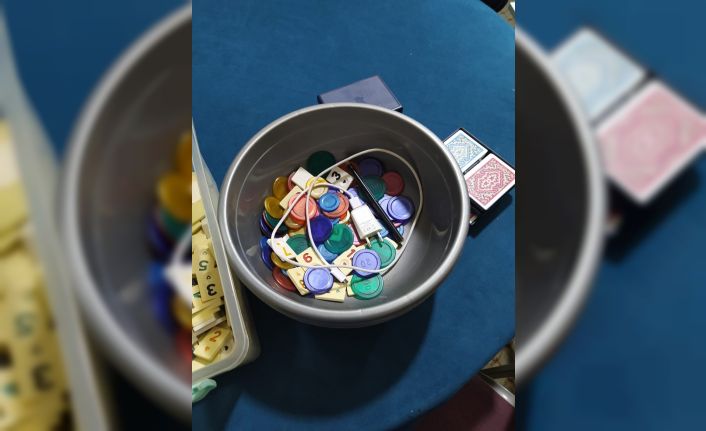 Denizli’de 4 farklı adreste kumar oynayan 32 kişiye 42 bin 752 TL idari para cezası