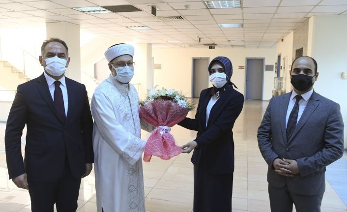 Diyanet İşleri Başkanı Erbaş: “Ne kadar faydalı işler yaparsanız o kadar çok hayırlı bir insan olursunuz”