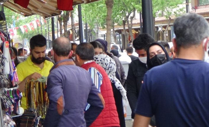 Diyarbakır’da korona virüs tedbirleri hiçe sayıldı