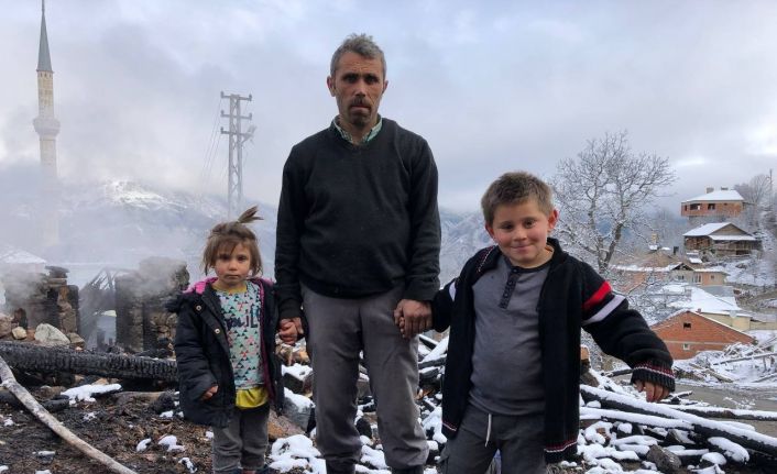 Elektrik kontağından çıkan yangın baba ve 2 çocuğunu evsiz bıraktı