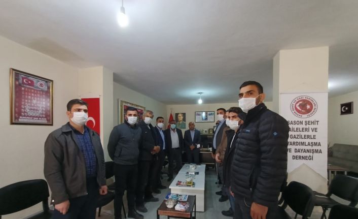 Emekli amirallerin gece yarısı bildirisine bir tepki de şehit yakınlarından geldi