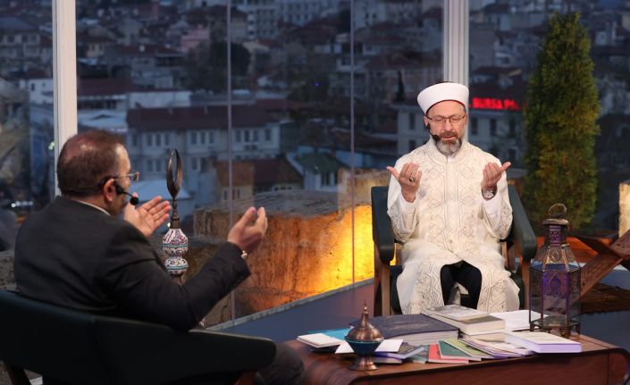 Erbaş: "Sosyal medyada bir yalanı binlerce kişinin beğeniyor olması, şifa aramamız gereken kötü bir hastalık"