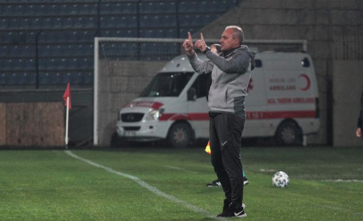 Erkan Sözeri: “Antrenörlük hayatımda hiç yaşamadığımız kadar bireysel hatalarla maç kaybediyoruz”