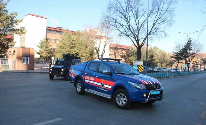 Eşi teröristler tarafından öldürülen kadın:” Eşim sırf sandık başında görevli olduğu için öldürüldü”