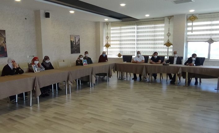 Evlat nöbetindeki aileler kısıtlamada da nöbetini sürdürdü