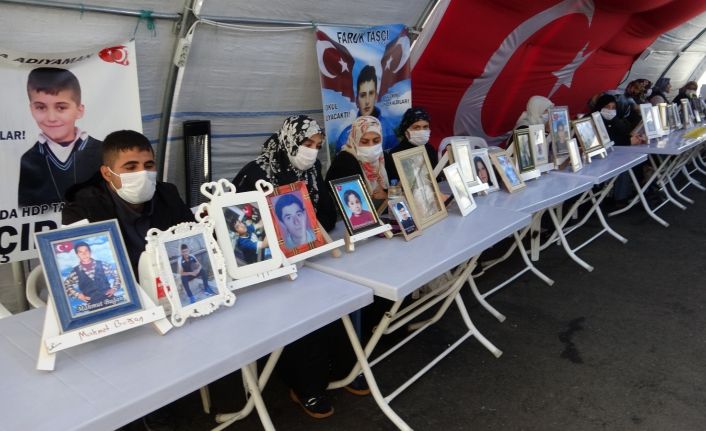 Evlat nöbetindeki babanın feryadı: "Bizim çocuklarımızı sattılar, paralarıyla kendi çocuklarını eğlendiriyorlar”