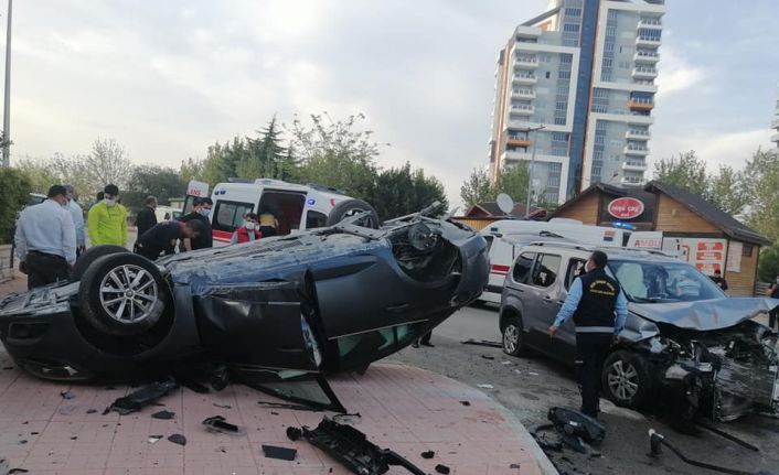 Feci kaza güvenlik kamerasına yansıdı