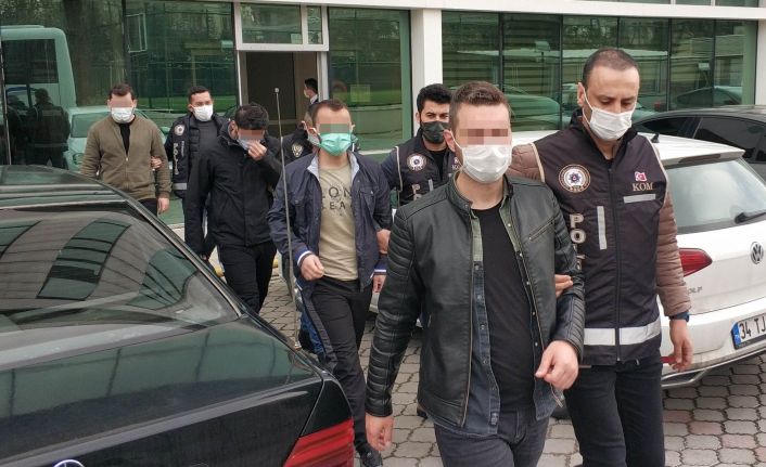 FETÖ’den gözaltına alınan 1’i avukat 6 kişi adliyede