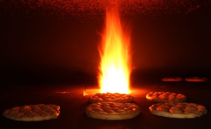 Fırıncıların 300 derecelik sıcakta oruçla imtihanı