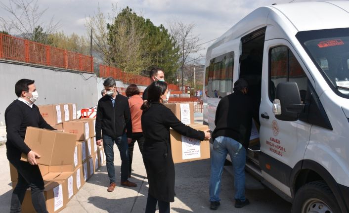 Gençlik ve Spor İl Müdürlüğü personellerinden ihtiyaç sahiplerine gıda yardımı
