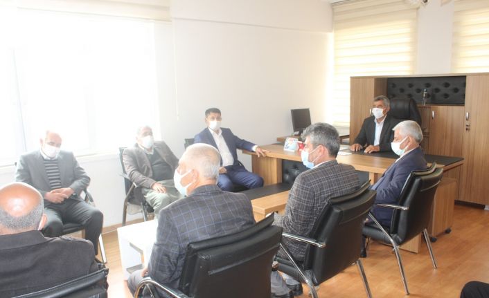 Gerginlikleri barış ile biten her iki köyün muhtarları bir araya geldi