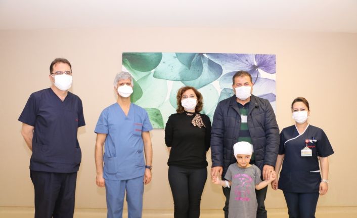 Halsizlik ve baş ağrısı için doktora götürülen küçük kızın beyninde kist çıktı