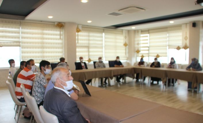 HDP önündeki aileler, tam kapanma nedeniyle oturma eylemlerine kaldıkları otelde devam etti