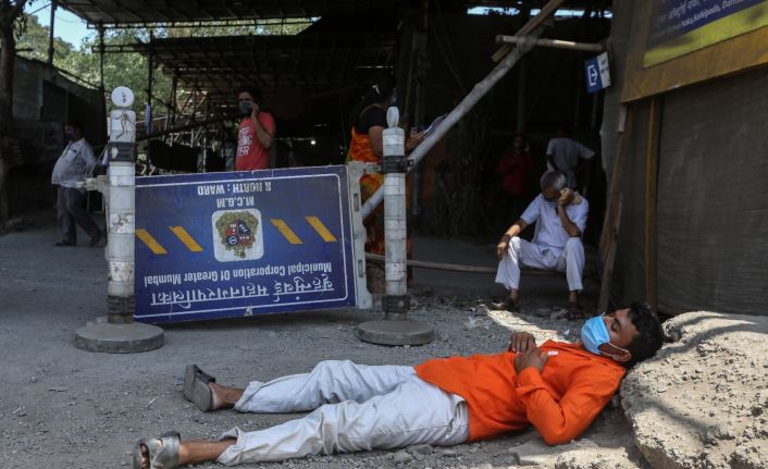 Hindistan’da günlük vaka ve ölüm sayısında rekor kırıldı