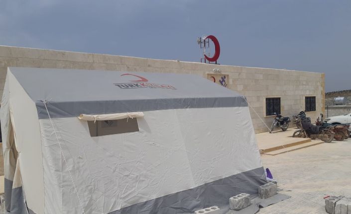 İdlib halkı, Türk Kızılayı tarafından kurulan sahra hastanesinde ücretsiz tedavi alıyor