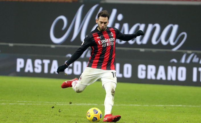 İtalyanlar Hakan Çalhanoğlu için PSG’nin devreye girdiğini yazdı!