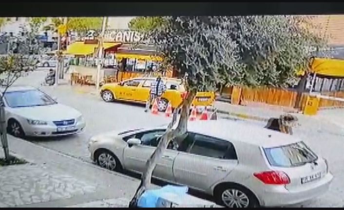 İzmir’de film gibi olay: Kaçırdığı taksi ile yayaya çarpan kadın, kovalamaca sonucu yakalandı