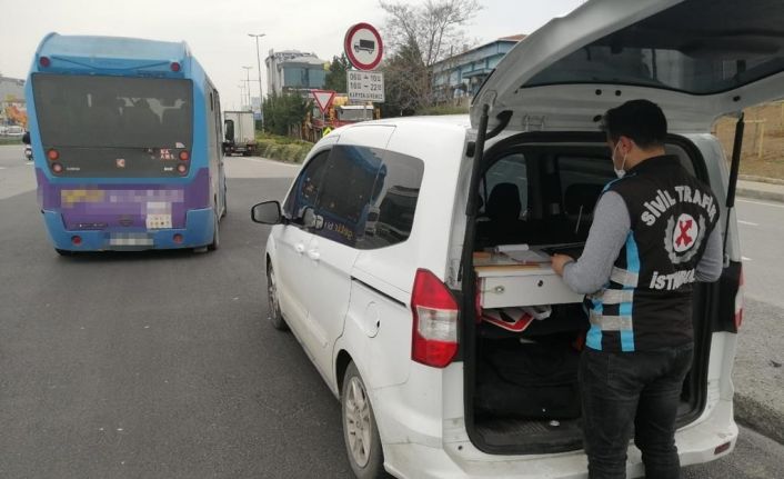 Kadıköy’de trafikte makas atan minibüs şoförüne bin 483 TL ceza
