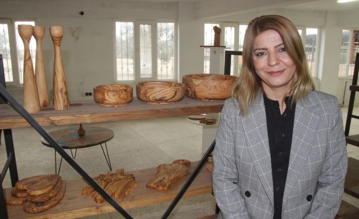 Kadın girişimci, yakacak zeytin odunlarını mutfak gerecine çevirip ihracat yapıyor