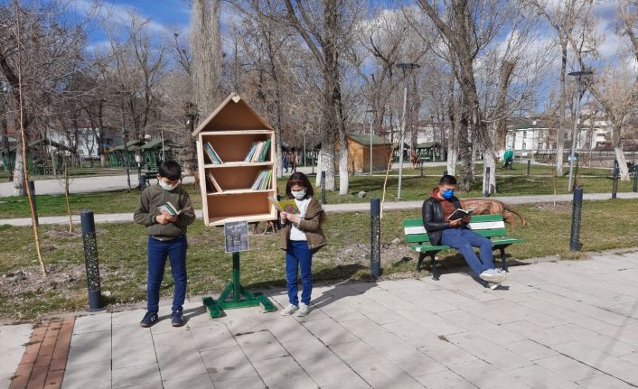 Kafkas Üniversitesi öğrencilerinden “Her Yerde Kitap” projesi