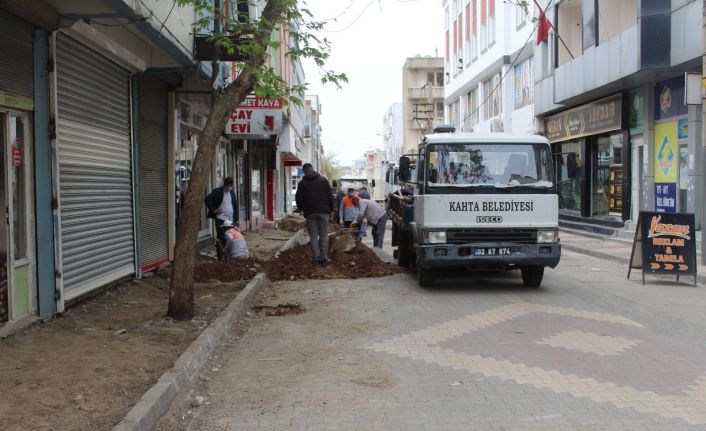 Kahta’daki işlek cadde ve sokaklar sil baştan yenileniyor