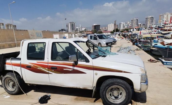 Kamyonet rıhtımdan denize düştü: 1 ölü